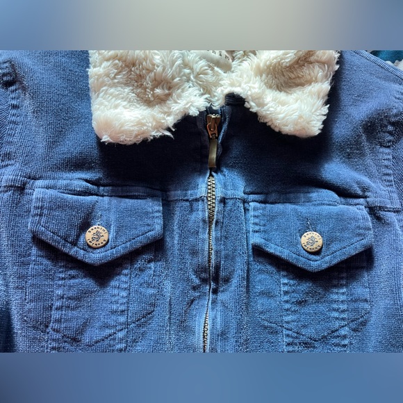 Sashimi blue soft Corduroy jacket w/pockets. Soft, silky white fur-like collar. - Picture 5 of 14